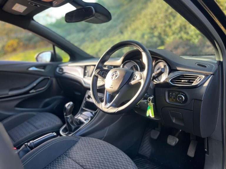 2017 Vauxhall Astra 1.4i Turbo SRi VX Line Euro 6 5dr HATCHBACK Petrol Manual
