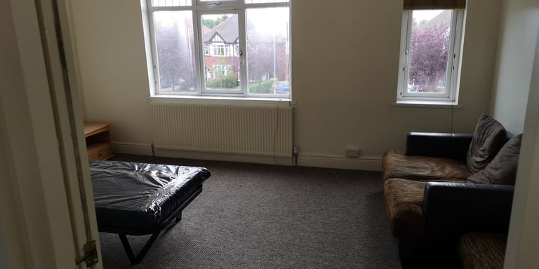 DSS only shared house. Lovely House Share on quiet residential Street close to High Street