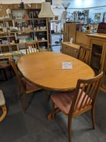 BEAUTIFUL G-PLAN OVAL PEDASTAL DINING TABLE AND 4 CHAIRS