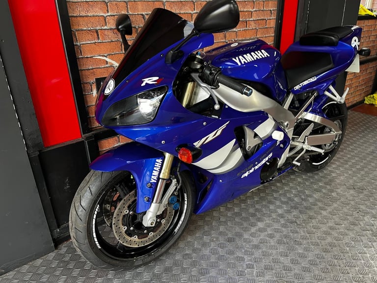 Yamaha YZF R1 5JJ LOVLEY CLEAN EXAMPLE