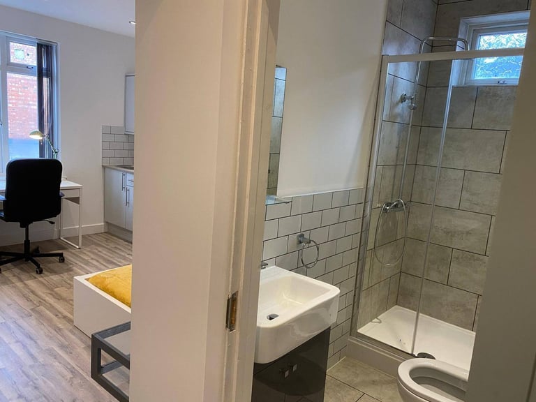 Spacious & Cosy Studio Flat for Rent CV1 5DW