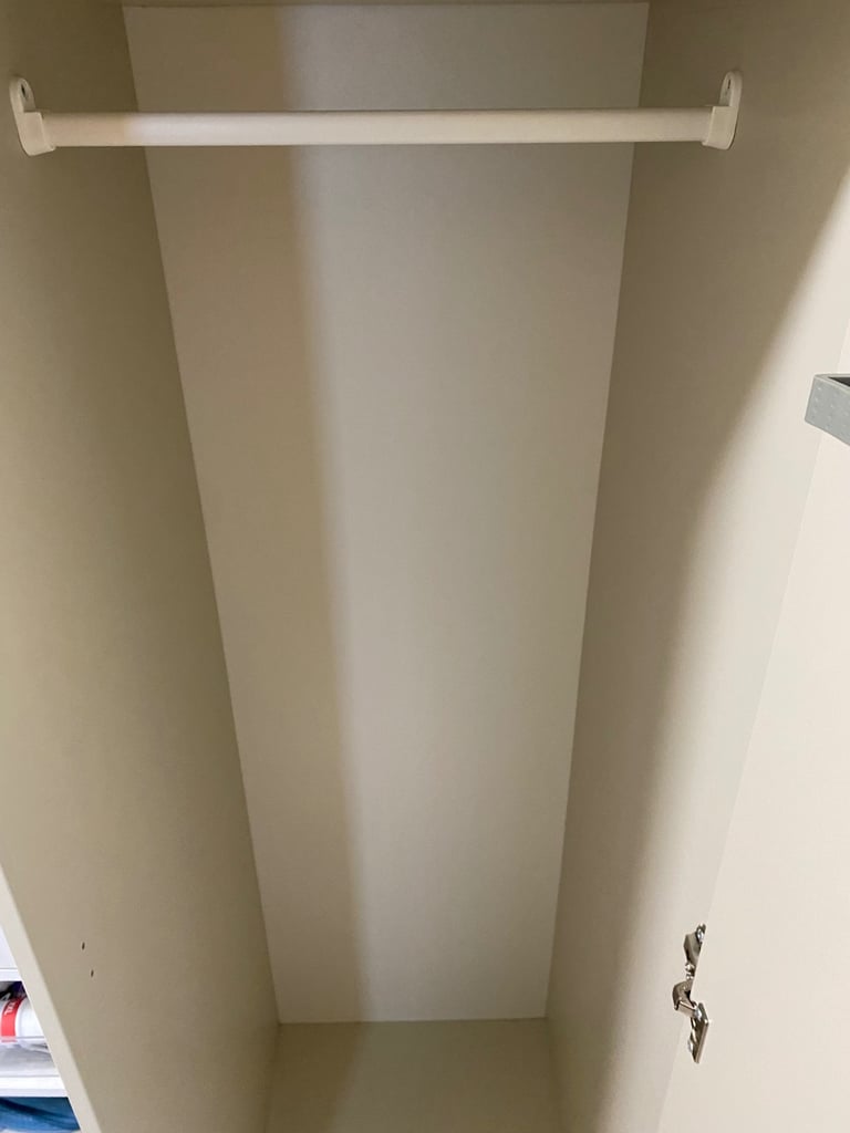 Single wardrobe