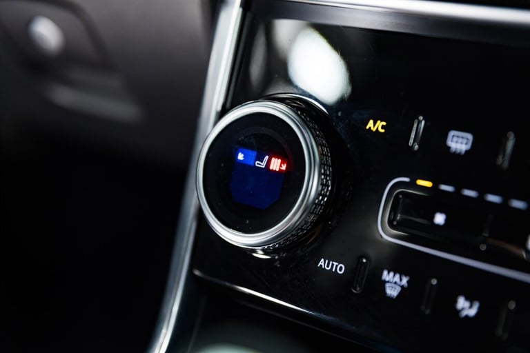 2021 Jaguar XE 2.0 D200 R-Dynamic SE 4dr Auto SALOON DIESEL Automatic