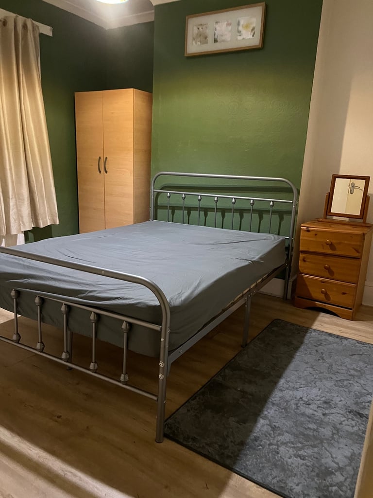 image for Double room for rent near Seven Kings station