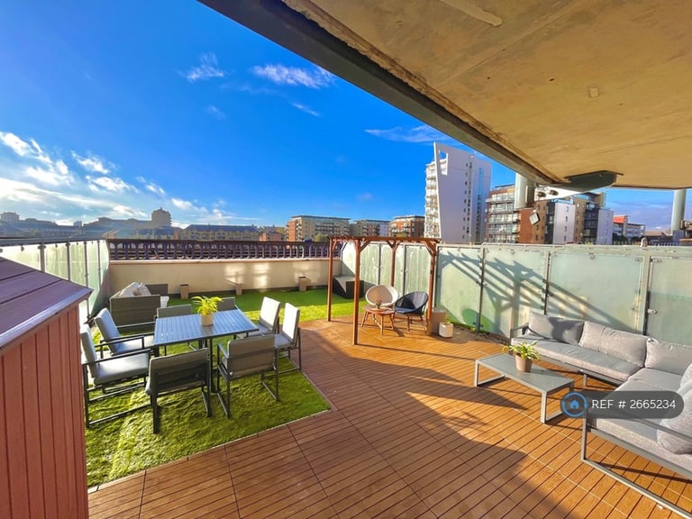 1 bedroom flat in Commercial Road, London, E14 (1 bed) (#2665234)