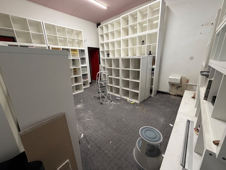 2 x MAIN ROAD SHOP/OFFICE/STORAGE TO LET 