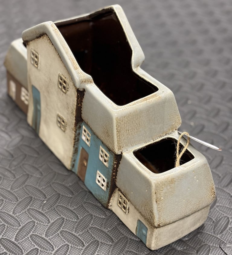 Four Cottage Glazed Ceramic Planter by Village Pottery (Brand new unwanted gift)