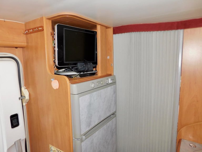 RAPIDO 786F Fiat 2.8 Jtd 4 Berth with Fixed Rear French DOUBLE BED for Sale