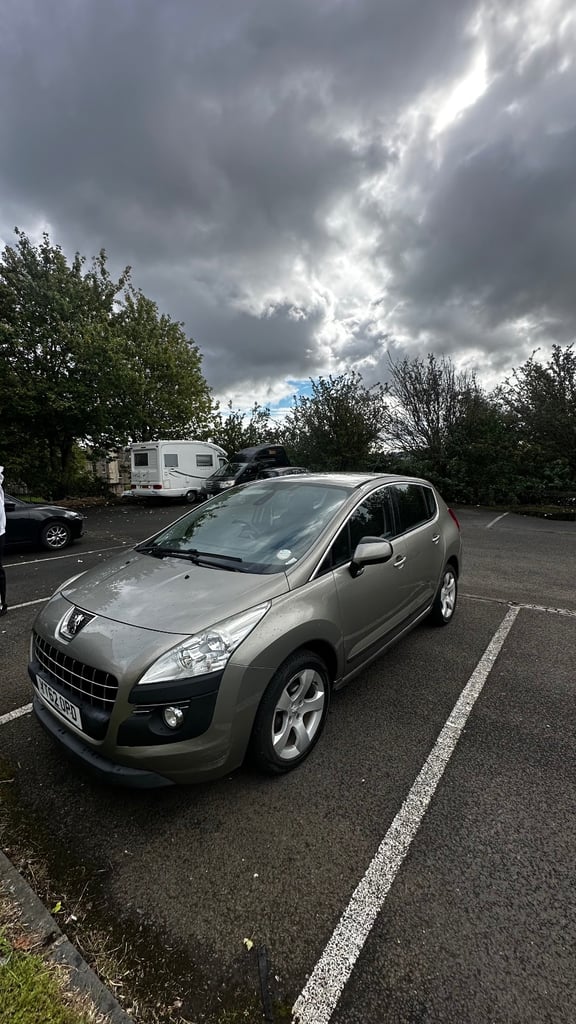 image for Peugeot, 3008, Hatchback, 2012, Semi-Auto, 1560 (cc), 5 doors