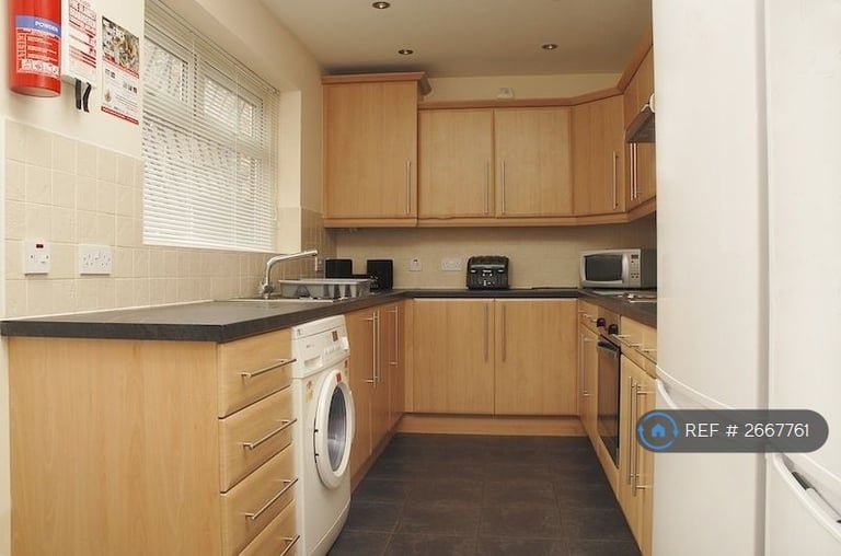 5 bedroom house in Hathersage Road, Manchester, M13 (5 bed) (#2667761)