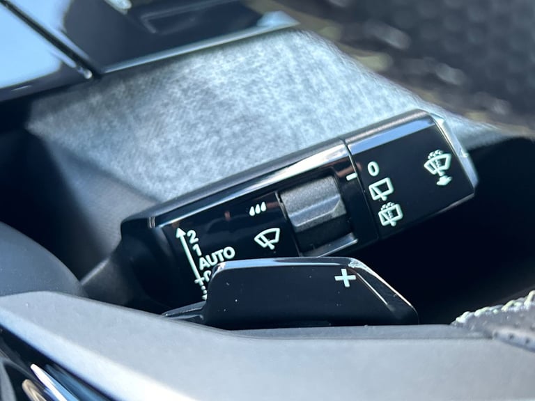 2025 Peugeot 5008 1.2 Hybrid 136 GT 5dr e-DSC6 HATCHBACK PETROL Automatic