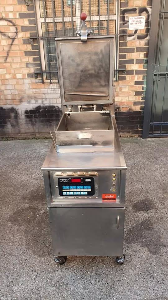 Henny Penny Takeaway Chicken Shop Four Head Gas Pressure Fryer
