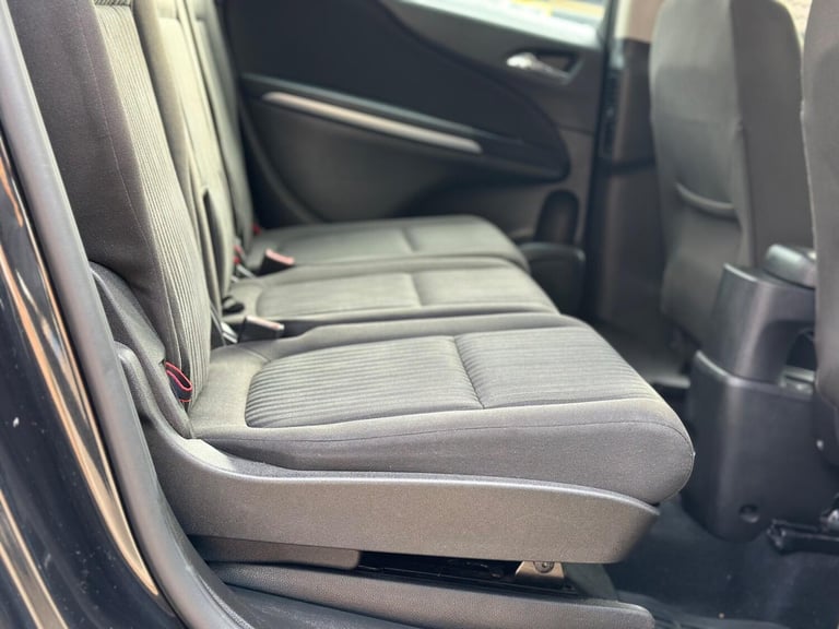 2013 Vauxhall Zafira Tourer 1.8 16V Exclusiv Euro 5 5dr Petrol