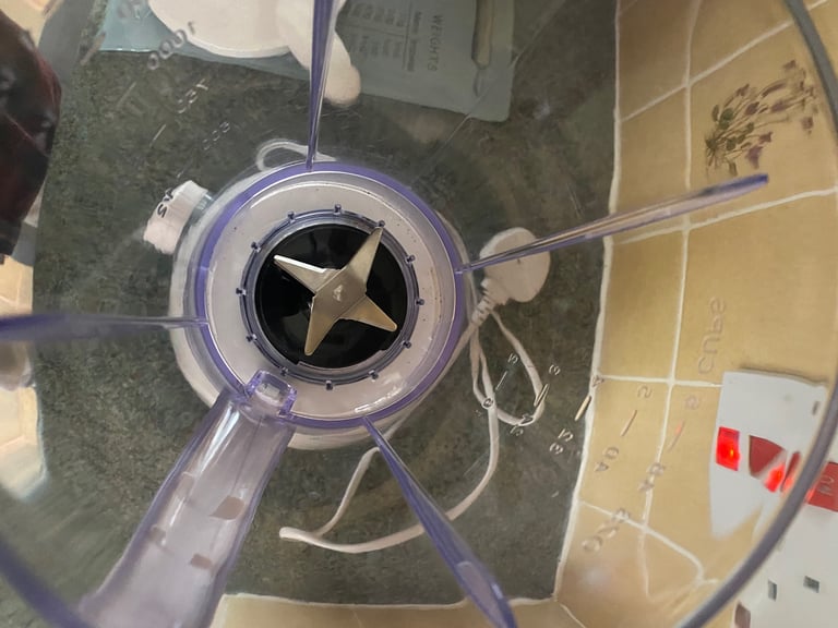 RUSSELL HOBBS FOOD BLENDER/ LIQUIDISER