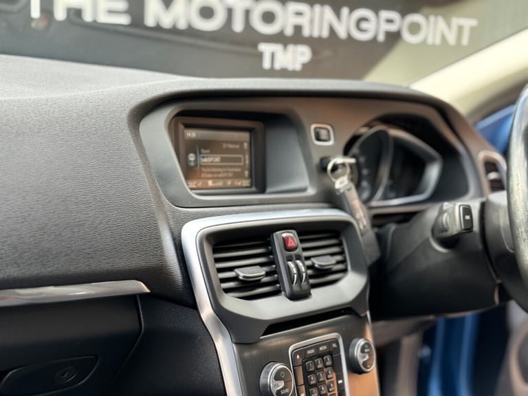 2015 Volvo V40 T2 SE 5dr HATCHBACK PETROL Manual