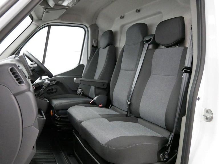 71 RENAULT MASTER 2.3 DCI 135 BHP L2 H2 MEDIUM BUSINESS + ( AIR CON )