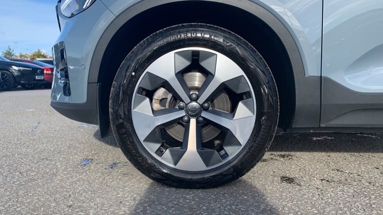 2023 Volvo XC40 Ultimate, B4 mild hybrid, Petrol, Dark ESTATE N/A Automatic