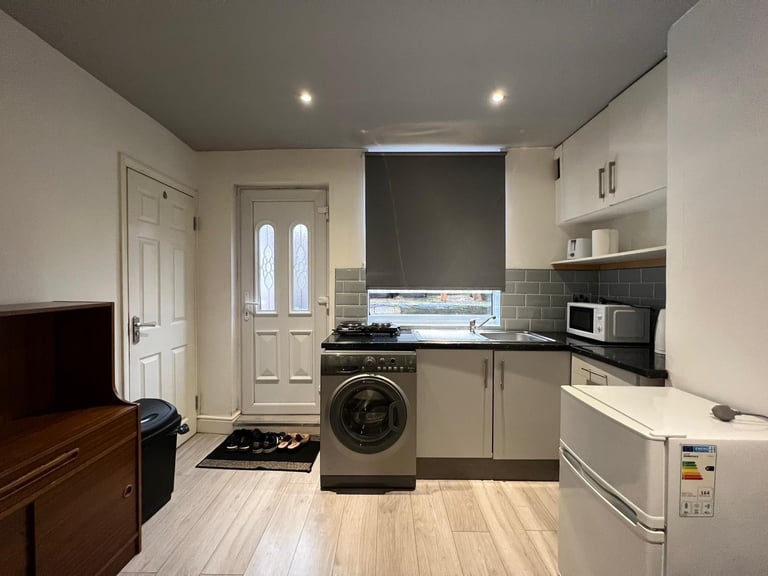 Studio flat in Leeds - ALL BILLS included