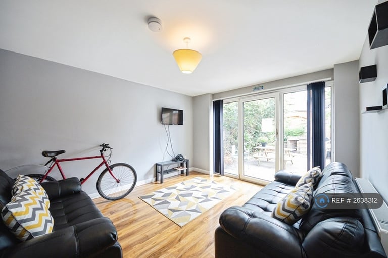 1 bedroom in Wellsford Avenue, Solihull, B92 (#2638312)