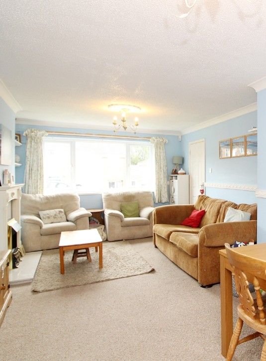 Limited temporary rooms 2 & 3 available in Hams Road, Birmingham! DSS claimants accepted.