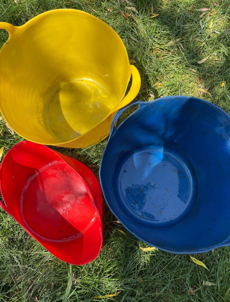 HORSE BUCKETS 