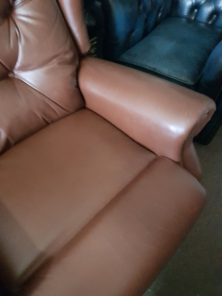 Ex Large Comfy Leather recliner Armchair FREE Delivery