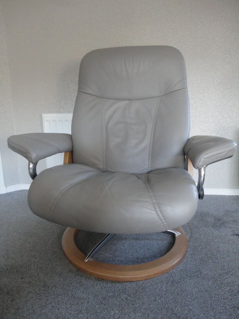 Ekornes stressless large grey leather consul signature recliner chair and footstool