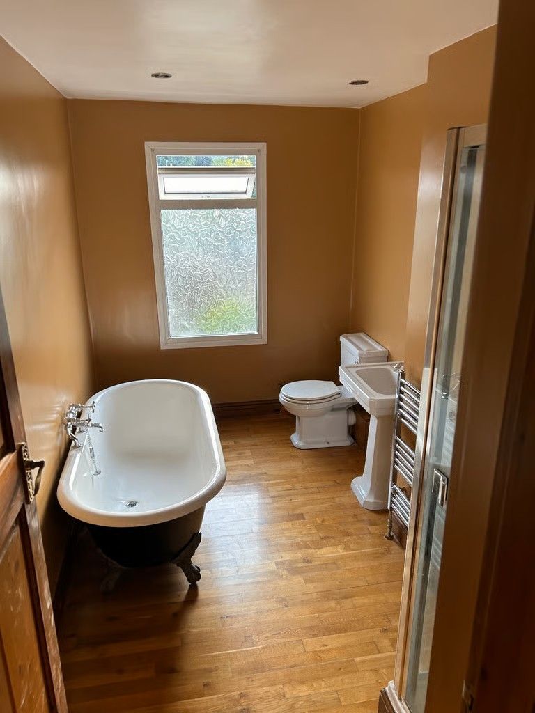 Painter And Decorator Services - NJK Decorators LTD - Expert & Professional Service  🏠🏢