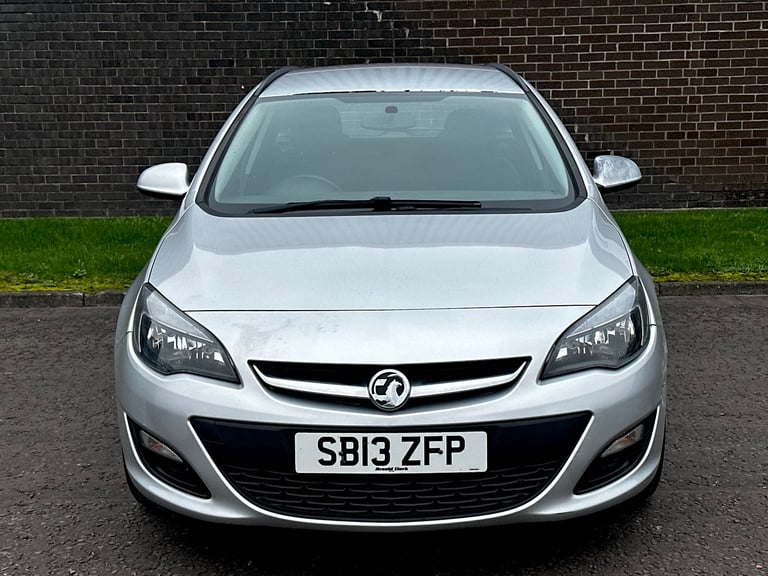 Low mileage - FULL SERVICE HISTORY - 2013 Vauxhall Astra Estate - NO ADVISORIES