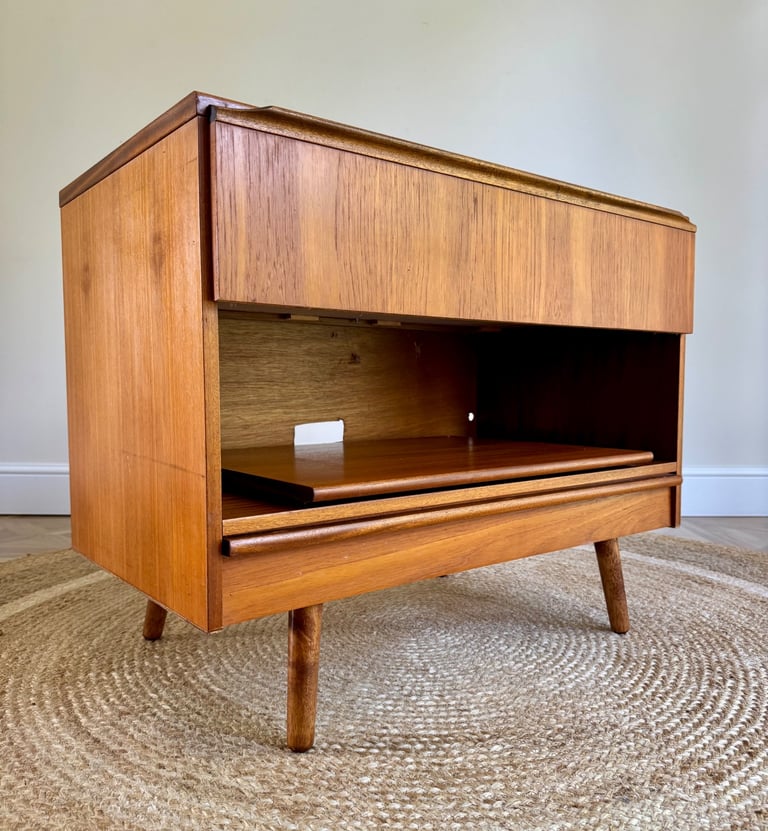 Mid century modern style vintage retro tv media hifi sideboard unit 