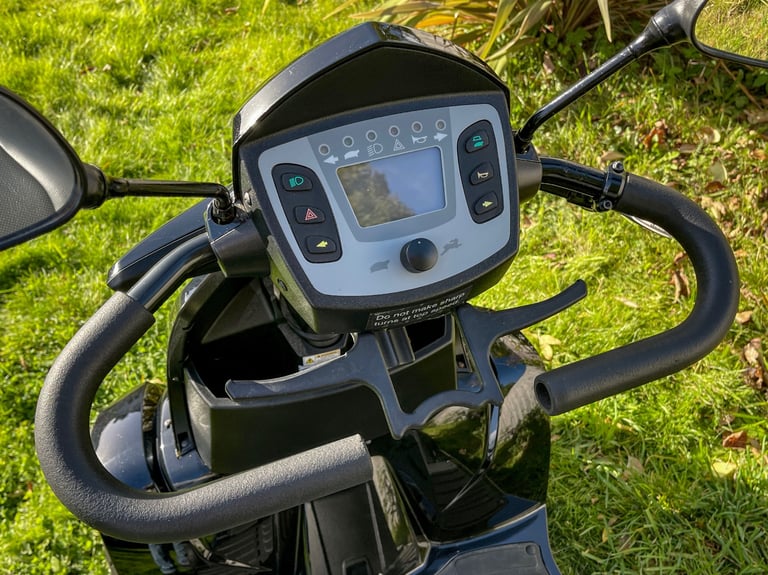 Rascal Vision 8mph Mobility Scooter 100% BATTERIES Only 0.9 Hours Use! Was £3995