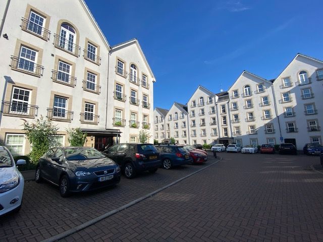 2 bedroom Flat, with parking Dalry Gait, Haymarket 