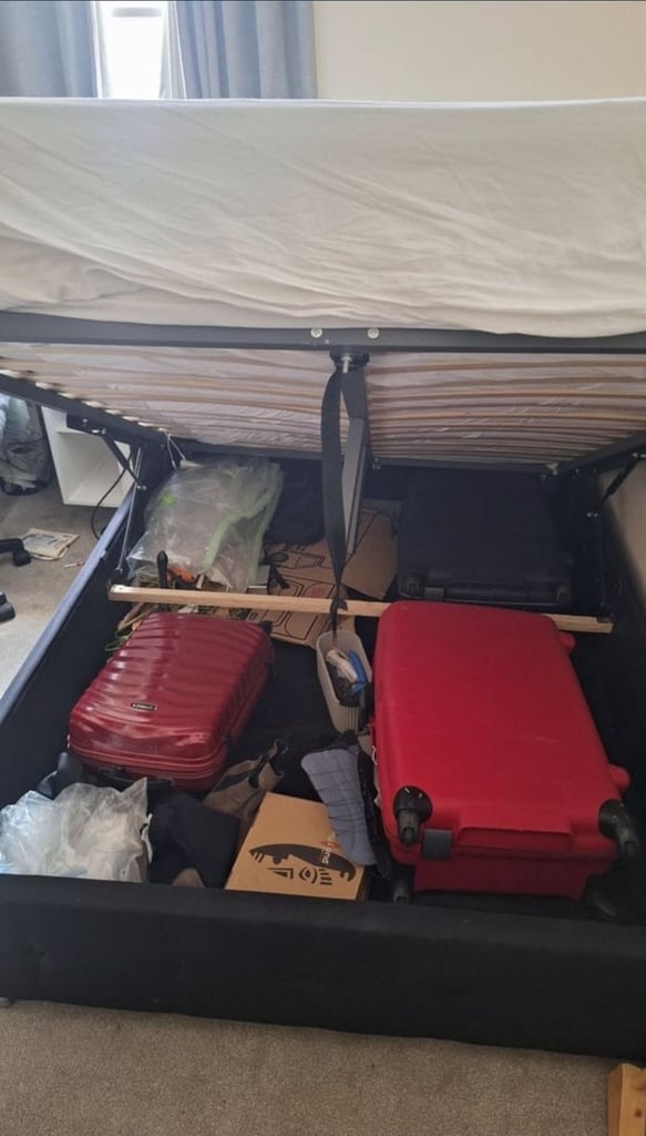 (can deliver) Ottoman double bed and mattress 