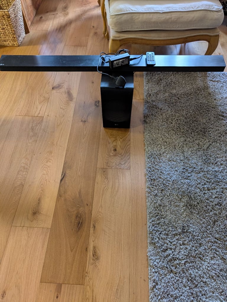 LG J8 soundbar and subwoofer l.