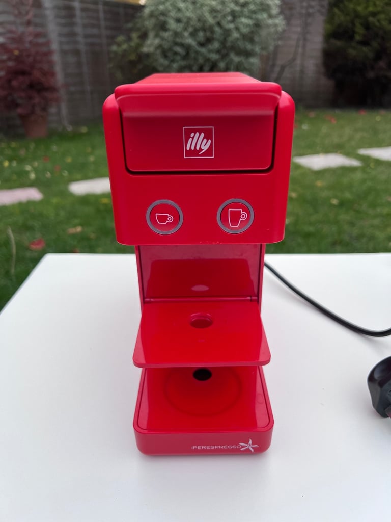 Illy coffee machine in red 