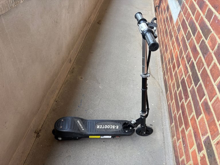 image for ELECTRIC SCOOTER  E.SCOOTER 24 volt 50kg max weight limit age 7 upwards  £40