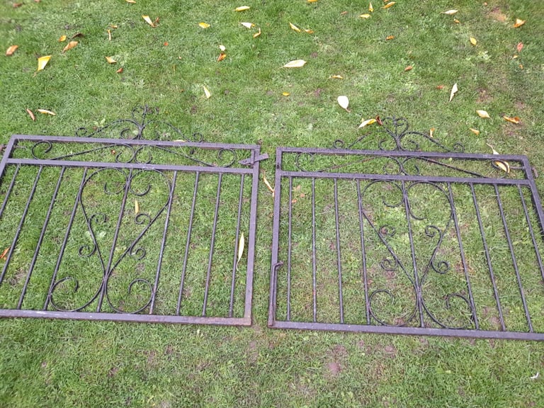 Metal  gates 