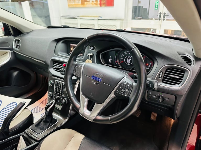 2015 Volvo V40 Cross Country 2.0 D2 Lux Auto Euro 6 (s/s) 5dr HATCHBACK Diesel Automatic