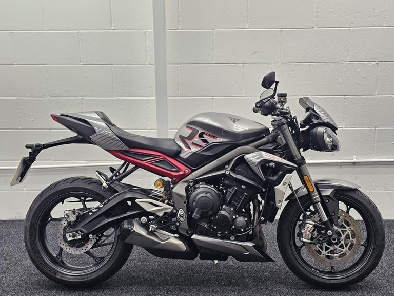 image for TRIUMPH STREET TRIPLE RS ** ONE OWNER - FULL TRIUMPH HISTORY - 12 MONTH MOT **