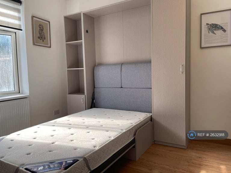 Studio flat in Grafton Road, London, NW5 (#2632918)