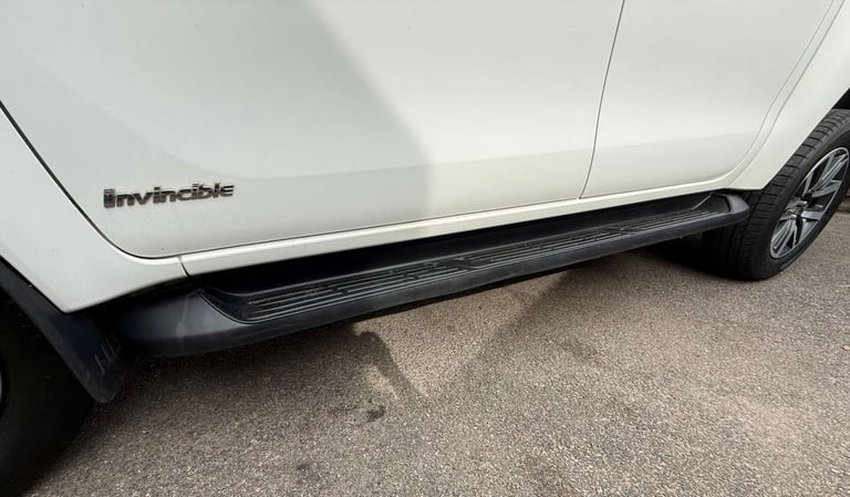 2019 Toyota Hilux 2.4 HI-Luxury Invincible D-4D 4WD Double Cab 4WD 5dr Pickup Diesel Manual