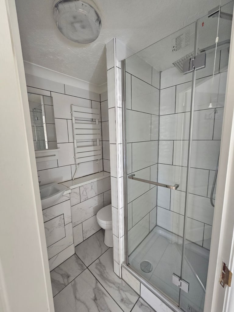3 Bedroom Luxury Flat, With 1 bath, 1 Shower Available to Rent In North Thamesmead, London