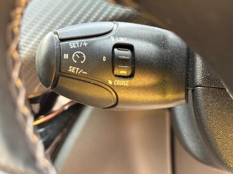 2015 Peugeot 2008 1.6 e-HDi Allure EGC Euro 5 (s/s) 5dr HATCHBACK Diesel Automatic