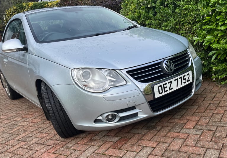 Beautiful silver EOS, hard-top convertible:  Prefect for the summer Cosy for the winter