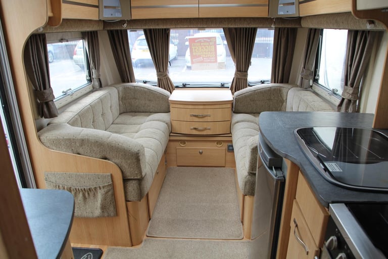 Coachman Plat Pastiche 560/4 2010 4 Berth Fixed Bed Caravan £9,600