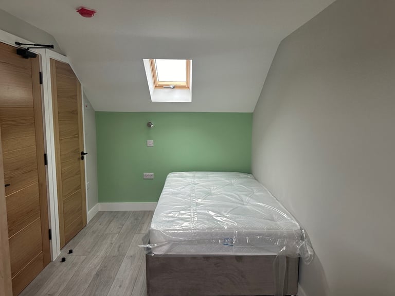 A one bedroom Studio is available to rent in Greenford UB6