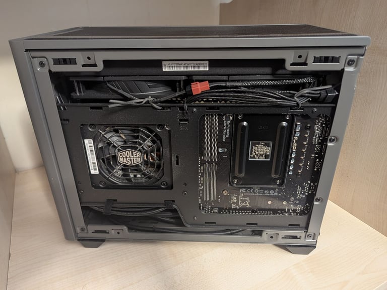 Gaming PC; Ryzen 7, RX 7000, 32 Gb Ram, 1TB SSD.