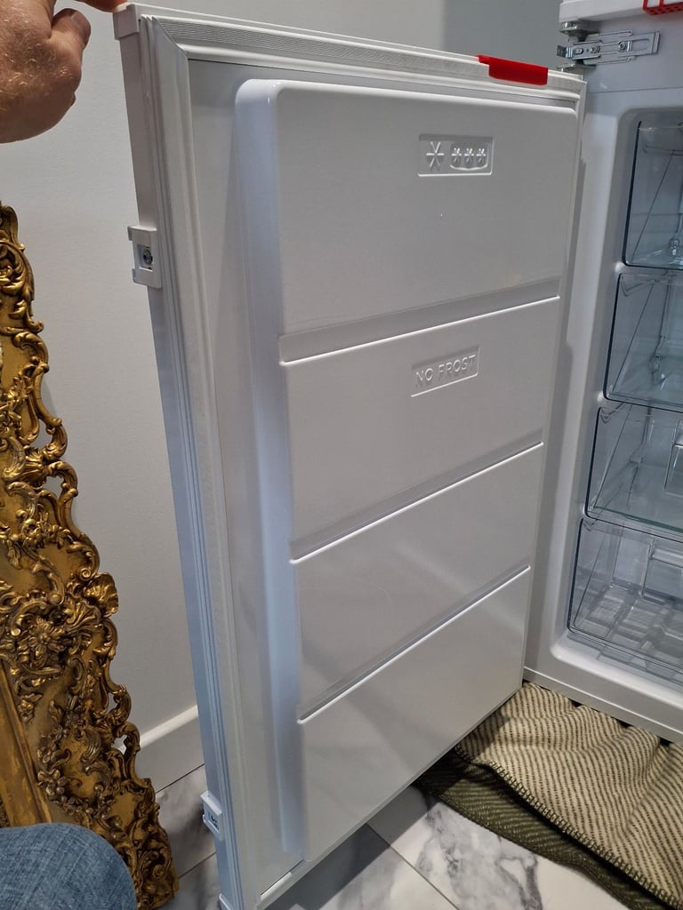 New AEG Integrated Fridge Freezer OSC6T185ES