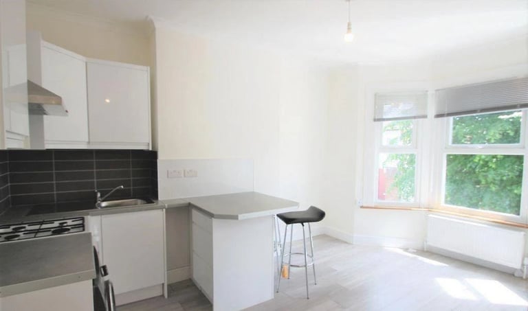 Beautiful one bedroom flat for rent ideal for single or couple available now