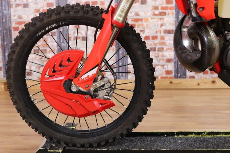 2022 MODEL BETA RR 2T 300 (21 PLATE) - ONLY 3,835 MILES (78 HOURS) - 1 OWNER